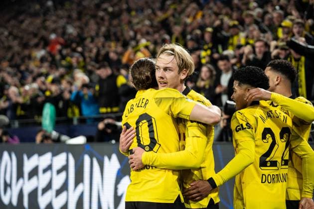GER, UEFA Champions League, Borussia Dortmund vs Atlà tico Madrid Atletico Madrid 16.04.2024, Signal Iduna Park, Dortmund, GER, UEFA Champions League, Borussia Dortmund vs Atlà tico Madrid Atletico Madrid Im Bild: Torjubel Jubel ueber das Tor zum 1:0 durch Julian Brandt (BV Borussia Dortmund, 19) Marcel Sabitzer (BV Borussia Dortmund, 20) Ian Maatsen (BV Borussia Dortmund, 22)