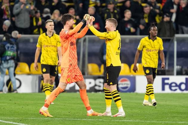 GER, UEFA Champions League, Borussia Dortmund vs Atlà tico Madrid Atletico Madrid 16.04.2024, Signal Iduna Park, Dortmund, GER, UEFA Champions League, Borussia Dortmund vs Atlà tico Madrid Atletico Madrid Im Bild: Gregor Kobel (BV Borussia Dortmund, 1) Marco Reus (BV Borussia Dortmund, 11) Jubel nach dem Spiel, Gestik, Mimik, Emotionen,