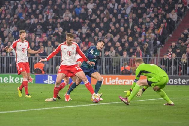 Fußball, UEFA Championsleague, 20240417, FC Bayern München - FC Arsenal. Im Bild Leon GORETZKA (FC Bayern München, 8), Joshua KIMMICH (FC Bayern München, 6), Eric DIER (FC Bayern München, 15), Gabriel MARTINELLI (FC Arsenal, 11) uud Manuel NEUER (FC Bayern München, 1) Zweikampf Ball Torchance. München Allianz Arena Bayern Deutschland Copyright: Passion2Press MarkusxFischerx
