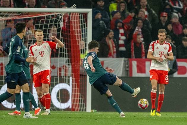 Declan Rice (FC Arsenal London, 41), Matthijs de Ligt (FC Bayern Muenchen, 04), Leon Goretzka (FC Bayern Muenchen, 08), GER, FC Bayern Muenchen (FCB) vs. FC Arsenal (ARS), Fussball, UEFA Champions League, Viertelfinal Rueckspiel, Saison 2023 2024, 17.04.2024, DFB DFL regulations prohibit any use of photographs as image sequences and or quasi-video., GER, FC Bayern Muenchen (FCB) vs. FC Arsenal (ARS), Fussball, UEFA Champions League, Viertelfinal Rueckspiel, Saison 2023 2024, 17.04.2024 Muenchen Copyright: xEibner-Pressefoto SaschaxWaltherx EP_EER