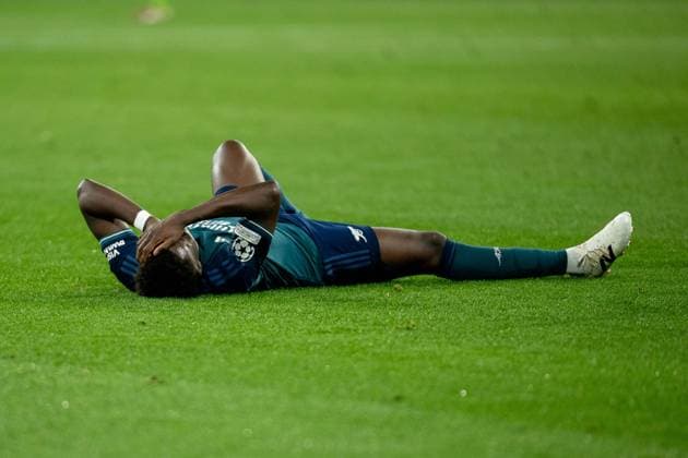 Bukayo Saka (FC Arsenal London, 07) am Boden, GER, FC Bayern Muenchen (FCB) vs. FC Arsenal (ARS), Fussball, UEFA Champions League, Viertelfinal Rueckspiel, Saison 2023 2024, 17.04.2024, DFB DFL regulations prohibit any use of photographs as image sequences and or quasi-video., GER, FC Bayern Muenchen (FCB) vs. FC Arsenal (ARS), Fussball, UEFA Champions League, Viertelfinal Rueckspiel, Saison 2023 2024, 17.04.2024 Muenchen Copyright: xEibner-Pressefoto SaschaxWaltherx EP_EER