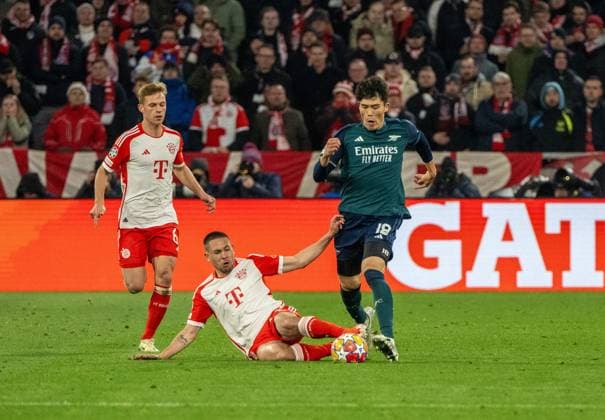 Fussball, Herren, Saison 2023 2024, Champions League (Viertelfinale, Rückspiel), FC Bayern München - Arsenal London, v. l. Joshua Kimmich (FC Bayern München), Raphael Guerreiro (FC Bayern München), Takehiro Tomiyasu (FC Arsenal), 17.04.2024, Copyright: xMatthiasxKochx