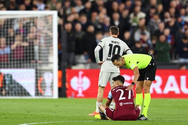 Match referee Josà Maria Sanchez Martinez checks on Nayef Aguerd of West Ham United before he is substituted West Ham United v Bayer 04 Leverkusen, UEFA Europa League, Quarter Final, Second Leg, Football, London Stadium, London, UK - 18 Apr 2024 EDITORIAL USE ONLY No use with unauthorised audio, video, data, fixture lists, club league logos or live services. Online in-match use limited to 120 images, no video emulation. No use in betting, games or single club league player publications. Copyright: xSimonxDael Shutterstockx 14438414x