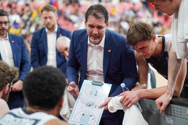Sport Bilder des Tages Ty Harrelson (Rasta Vechta, Headcoach) Halbzeitansprache GER, Tigers Tuebingen vs. Rasta Vechta, Basketball, Bundesliga, easycredit BBL, 29. Spieltag, Spielzeit 2023 2024, 19.04.2024 GER, Tigers Tuebingen vs. Rasta Vechta, Basketball, Bundesliga, easycredit BBL, 29. Spieltag, Spielzeit 2023 2024, 19.04.2024 Tuebingen Copyright: xEibner-Pressefoto NicolasxWoernx EP_NWN