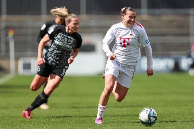 Carlotta Wamser (1. FC Koeln) in Aktion, am Ball, Einzelaktion, Frauen Bundesliga, 1.FC Koeln - SC Freiburg, Franz-Kremer-Stadion am 21. April 2024 in Koeln, Deutschland. (Foto von Oliver Kaelke DeFodi Images) Carlotta Wamser (1. FC Koeln) controls the ball, Frauen Bundesliga, 1.FC Koeln - SC Freiburg, Franz-Kremer-Stadion on April 21, 2024 in Cologne, Germany. (Photo by Oliver Kaelke DeFodi Images) Defodi-678_2024_04_121_OK_FCKSCF_0628