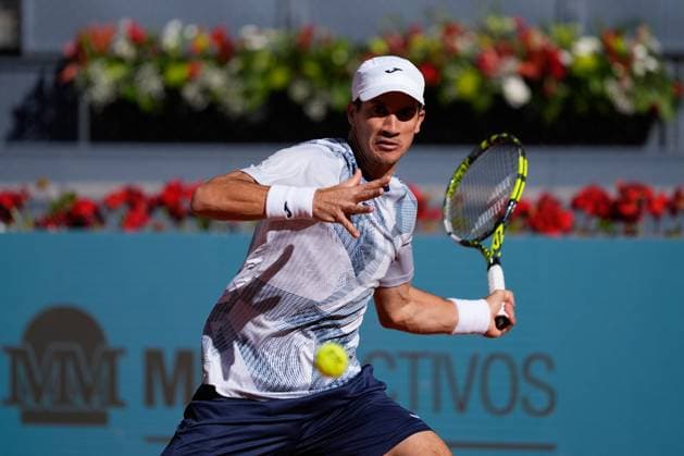April 22, 2024, Madrid, Madrid, SPAIN: Facundo Bagnis of Argentina in action against David Goffin of Belgium during the Mutua Madrid Open 2024, ATP, Tennis Herren Masters 1000 and WTA, Tennis Damen 1000, tournament celebrated at Caja Magica on April 22, 2024 in Madrid, Spain. Madrid SPAIN - ZUMAa181 20240422_zaa_a181_001 Copyright: xOscarxJ.xBarrosox