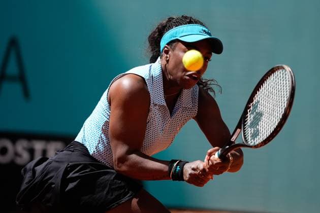 April 22, 2024, Madrid, Madrid, SPAIN: Sachia Vickery of United States in action against Rebeka Masarova of Spain during the Mutua Madrid Open 2024, ATP, Tennis Herren Masters 1000 and WTA, Tennis Damen 1000, tournament celebrated at Caja Magica on April 22, 2024 in Madrid, Spain. Madrid SPAIN - ZUMAa181 20240422_zaa_a181_105 Copyright: xOscarxJ.xBarrosox