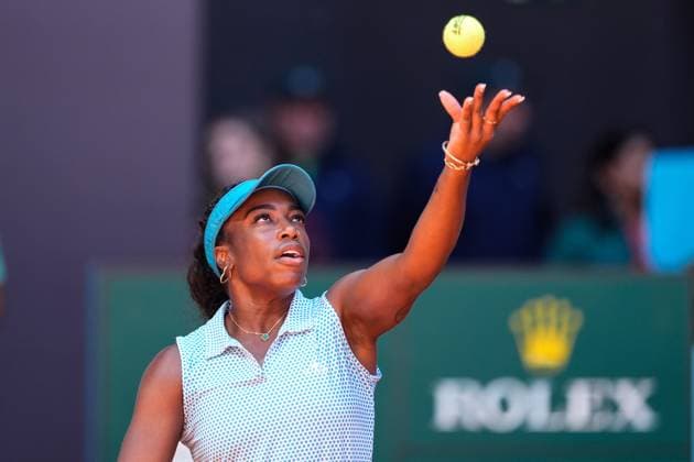 April 22, 2024, Madrid, Madrid, SPAIN: Sachia Vickery of United States in action against Rebeka Masarova of Spain during the Mutua Madrid Open 2024, ATP, Tennis Herren Masters 1000 and WTA, Tennis Damen 1000, tournament celebrated at Caja Magica on April 22, 2024 in Madrid, Spain. Madrid SPAIN - ZUMAa181 20240422_zaa_a181_116 Copyright: xOscarxJ.xBarrosox