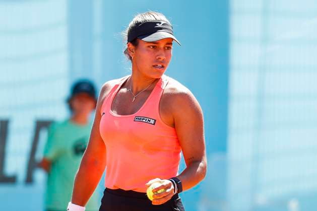 April 22, 2024, Madrid, Madrid, SPAIN: Jessica Bouzas Maneiro of Spain looks on against Claire Liu of USA during the Mutua Madrid Open 2024, ATP, Tennis Herren Masters 1000 and WTA, Tennis Damen 1000, tournament celebrated at Caja Magica on April 22, 2024 in Madrid, Spain. Madrid SPAIN - ZUMAa181 20240422_zaa_a181_182 Copyright: xIrinaxR.xHipolitox
