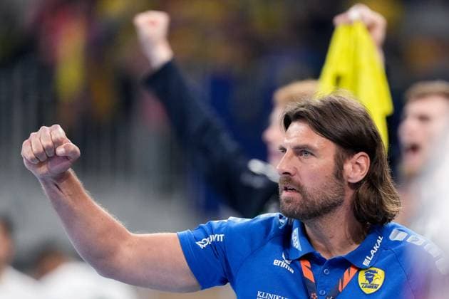Sebastian Hinze (Trainer, Cheftrainer, RNL), Einzelbild, Einzelfoto, Aktion, Action, Freude, freuen, freut sich, freundlich, fröhlich, glücklich, strahlend, optimistisch, 23.04.2024, Heidelberg (Deutschland), Handball, EHF European League, Viertelfinale, Rhein-Neckar Löwen - Sporting CP Lissabon