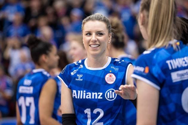Britt Bongaerts (Allianz MTV Stuttgart, 12) - Freude, Laecheln, Erleichterung Allianz MTV Stuttgart - SSC Palmberg Schwerin, Volleyball Bundesliga, Frauen, VBL, Saison 2023 24, Deutsche Meisterschaft Finale - Spiel 4, 24.04.2024, Stuttgart (SCHARRena), DEU GER, Allianz MTV Stuttgart - SSC Palmberg Schwerin, Volleyball, Bundesliga, easycredit VBL, Deutsche Meisterschaft Finale Spiel 4, Spielzeit 2023 2024, 24.04.2024 Stuttgart Copyright: xSandyxDinkelackerx EP_SDR