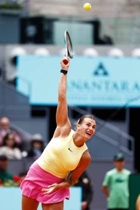 April 26, 2024, Madrid, Madrid, SPAIN: Aryna Sabalenka of Russia in action against Magda Linette of Poland during the Mutua Madrid Open 2024, ATP, Tennis Herren Masters 1000 and WTA, Tennis Damen 1000, tournament celebrated at Caja Magica on April 26, 2024 in Madrid, Spain. Madrid SPAIN - ZUMAa181 20240426_zaa_a181_127 Copyright: xIrinaxR.xHipolitox