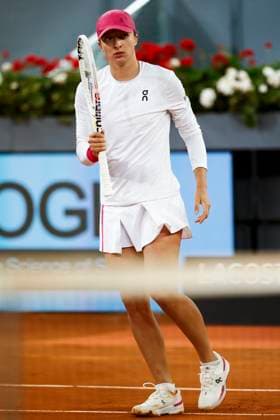 April 27, 2024, Madrid, Madrid, SPAIN: Iga Swiatek of Poland celebrates a point against Sorana Cirstea of Romania during the Mutua Madrid Open 2024, ATP, Tennis Herren Masters 1000 and WTA, Tennis Damen 1000, tournament celebrated at Caja Magica on April 27, 2024 in Madrid, Spain. Madrid SPAIN - ZUMAa181 20240427_zaa_a181_007 Copyright: xIrinaxR.xHipolitox