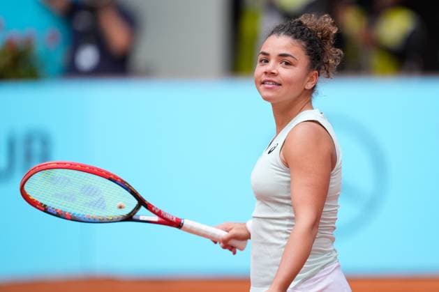 April 28, 2024, Madrid, Madrid, SPAIN: Jasmine Paolini of Italy celebrates after winning against Caroline Garcia of France during the Mutua Madrid Open 2024, ATP, Tennis Herren Masters 1000 and WTA, Tennis Damen 1000, tournament celebrated at Caja Magica on April 28, 2024 in Madrid, Spain. Madrid SPAIN - ZUMAa181 20240428_zaa_a181_109 Copyright: xOscarxJ.xBarrosox