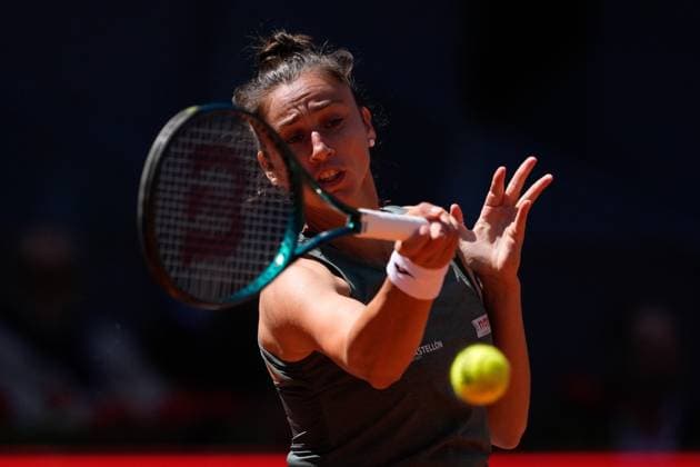 April 29, 2024, Madrid, Madrid, SPAIN: Sara Sorribes of Spain in action against Iga Swiatek of Poland during the Mutua Madrid Open 2024, ATP, Tennis Herren Masters 1000 and WTA, Tennis Damen 1000, tournament celebrated at Caja Magica on April 29, 2024 in Madrid, Spain. Madrid SPAIN - ZUMAa181 20240429_zaa_a181_058 Copyright: xOscarxJ.xBarrosox