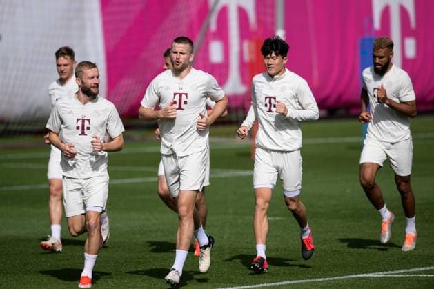 Fußball, Championsleague, 20240429, Abschlusstraining, FC Bayern München - Real Madrid. Im Bild Joshua KIMMICH (FC Bayern München, 6), Konrad LAIMER (FC Bayern München, 27), , 25 , Eric DIER (FC Bayern München, 15), Min-jae KIM (FC Bayern München, 3) und Eric Maxim CHOUPO-MOTING (FC Bayern München, 13). München Trainingsgelände Säbener Str. 51 Bayern Deutschland Copyright: Passion2Press MarkusxFischerx