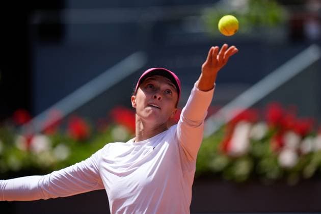 April 30, 2024, Madrid, Madrid, SPAIN: Iga Swiatek of Poland in action against Beatriz Haddad Maia of Brazil during the Mutua Madrid Open 2024, ATP, Tennis Herren Masters 1000 and WTA, Tennis Damen 1000, tournament celebrated at Caja Magica on April 30, 2024 in Madrid, Spain. Madrid SPAIN - ZUMAa181 20240430_zaa_a181_110 Copyright: xOscarxJ.xBarrosox