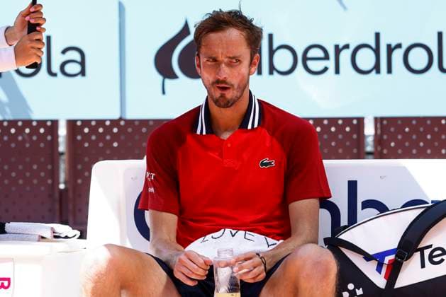 April 30, 2024, Madrid, Madrid, SPAIN: Daniil Medvedev of Russia gestures against Alexander Bublik of Kazakhstan during the Mutua Madrid Open 2024, ATP, Tennis Herren Masters 1000 and WTA, Tennis Damen 1000, tournament celebrated at Caja Magica on April 30, 2024 in Madrid, Spain. Madrid SPAIN - ZUMAa181 20240430_zaa_a181_120 Copyright: xIrinaxR.xHipolitox