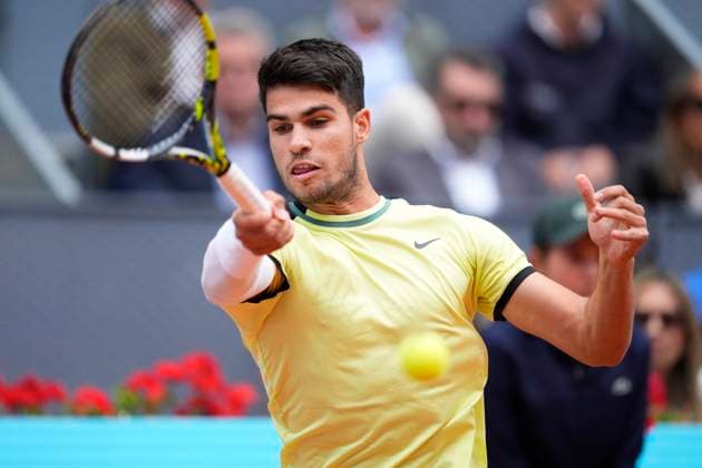 April 30, 2024, Madrid, Madrid, SPAIN: Carlos Alcaraz of Spain in action against Jan-Lennard Struff of Germany during the Mutua Madrid Open 2024, ATP, Tennis Herren Masters 1000 and WTA, Tennis Damen 1000, tournament celebrated at Caja Magica on April 30, 2024 in Madrid, Spain. Madrid SPAIN - ZUMAa181 20240430_zaa_a181_133 Copyright: xOscarxJ.xBarrosox
