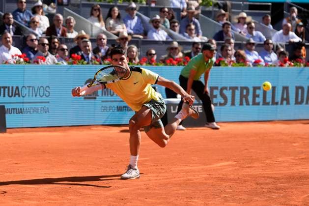 April 30, 2024, Madrid, Madrid, SPAIN: Carlos Alcaraz of Spain in action against Jan-Lennard Struff of Germany during the Mutua Madrid Open 2024, ATP, Tennis Herren Masters 1000 and WTA, Tennis Damen 1000, tournament celebrated at Caja Magica on April 30, 2024 in Madrid, Spain. Madrid SPAIN - ZUMAa181 20240430_zaa_a181_152 Copyright: xOscarxJ.xBarrosox