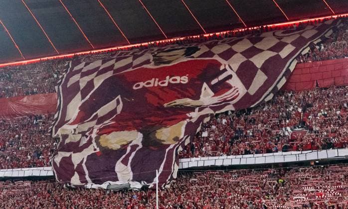 Vorbereitung der Choreographie in der der Muenchner Suedkurve. GER, FC Bayern Muenchen vs. Real Madrid CF, Fussball, Champions League, Halbfinale, Hinspiel, Spielzeit 2023 2024, 30.04.2024. (DFL DFB REGULATIONS PROHIBIT ANY USE OF PHOTOGRAPHS as IMAGE SEQUENCES and or QUASI-VIDEO). GER, FC Bayern Muenchen vs. Real Madrid CF, Fussball, Champions League, Halbfinale, Hinspiel, Spielzeit 2023 2024, 30.04.2024. Muenchen Copyright: xEibner-Pressefoto HeikexFeinerx EP_HFR