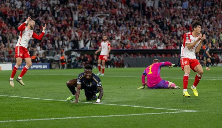 Eric Dier (FC Bayern Muenchen, 15), Manuel Neuer (Torwart, FC Bayern Muenchen, 1) und Minjae Kim (FC Bayern Muenchen, 3) aergern sich ueber das Tor von Vinicius Paixao de Oliveira Junior (Real Madrid CF, 7) zum 0:1. GER, FC Bayern Muenchen vs. Real Madrid CF, Fussball, Champions League, Halbfinale, Hinspiel, Spielzeit 2023 2024, 30.04.2024. (DFL DFB REGULATIONS PROHIBIT ANY USE OF PHOTOGRAPHS as IMAGE SEQUENCES and or QUASI-VIDEO). GER, FC Bayern Muenchen vs. Real Madrid CF, Fussball, Champions League, Halbfinale, Hinspiel, Spielzeit 2023 2024, 30.04.2024. Muenchen Copyright: xEibner-Pressefoto HeikexFeinerx EP_HFR