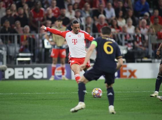 München, Deutschland 30 April 2024: Fussball, Herren, Champions League, Saison 2023 2024, Halbfinale Hinspiel, FC Bayern München - Real Madrid, Allianz Arena 1:1 durch Leroy Sane (FC Bayern München), Tor, Ausgleich, Jubel