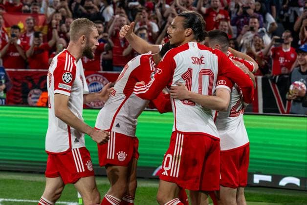 Konrad Laimer (FC Bayern Muenchen, 27), Thomas Mueller (FC Bayern Muenchen, 25), Leroy Sane (FC Bayern Muenchen, 10) und Raphael Guerreiro (FC Bayern Muenchen, 22) bejubeln mit Harry Kane (FC Bayern Muenchen, 9) dessen Tor zum 2:1 per Elfmeter. GER, FC Bayern Muenchen vs. Real Madrid CF, Fussball, Champions League, Halbfinale, Hinspiel, Spielzeit 2023 2024, 30.04.2024. (DFL DFB REGULATIONS PROHIBIT ANY USE OF PHOTOGRAPHS as IMAGE SEQUENCES and or QUASI-VIDEO). GER, FC Bayern Muenchen vs. Real Madrid CF, Fussball, Champions League, Halbfinale, Hinspiel, Spielzeit 2023 2024, 30.04.2024. Muenchen Copyright: xEibner-Pressefoto HeikexFeinerx EP_HFR