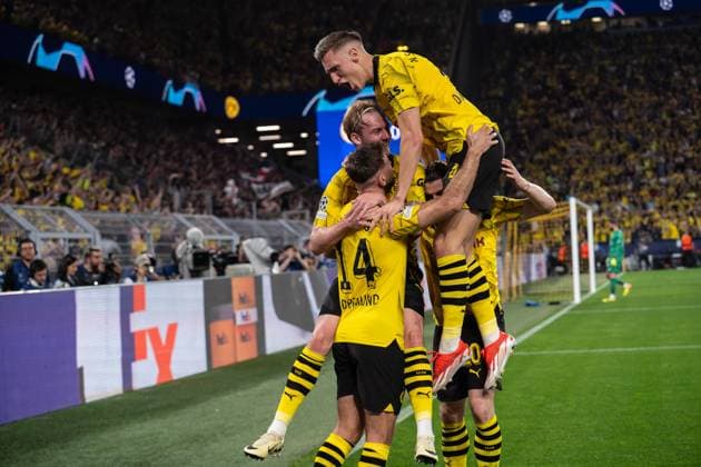 GER, UEFA Champions League, Halbfinale Hinspiel, Borussia Dortmund vs Paris Saint-Germain 01.05.2024, Signal Iduna Park, Dortmund, GER, UEFA Champions League, Halbfinale Hinspiel, Borussia Dortmund vs Paris Saint-Germain Im Bild: Torjubel Jubel ueber das Tor zum 1:0 durch Niclas Füllkrug Fuellkrug (BV Borussia Dortmund, 14) Julian Brandt (BV Borussia Dortmund, 19) Marcel Sabitzer (BV Borussia Dortmund, 20) Nico Schlotterbeck (BV Borussia Dortmund, 4)