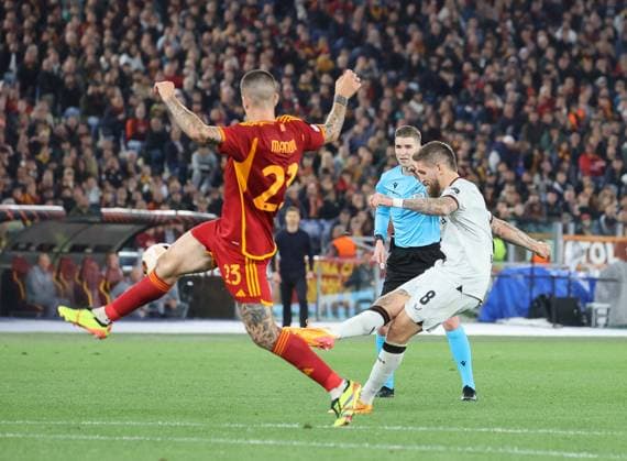 Tor fuer Leverkusen zum 0:2 durch Robert Andrich (Bayer 04 Leverkusen, 08), AS Rom vs. Bayer 04 Leverkusen, Europa-League, Halbfinale, Hinspiel, Saison 2023-24, 02.05.2024, ITA, AS Rom vs. Bayer 04 Leverkusen, Europa-League, Halbfinale, Hinspiel, Saison 2023-24, 02.05.2024, Rom Copyright: xEibner-Pressefoto JoergxNiebergallx EP_JNL