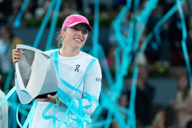 May 4, 2024, Madrid, Madrid, SPAIN: Iga Swiatek of Poland poses for photo with the winner trophy after winning against Aryna Sabalenka of Belarus during the WTA, Tennis Damen Singles Final of the Mutua Madrid Open 2024, ATP, Tennis Herren Masters 1000 and WTA 1000, tournament celebrated at Caja Magica on Mayo 04, 2024 in Madrid, Spain. Madrid SPAIN - ZUMAa181 20240504_zaa_a181_222 Copyright: xOscarxJ.xBarrosox