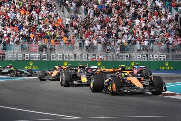 05.05.2024, Miami International Autodrome, Miami, Formula 1 Crypto.com Miami Grand Prix,im Bild Lando Norris (GBR), McLaren F1 Team, Max Verstappen (NLD), Oracle Red Bull Racing, Charles Leclerc (MCO), Scuderia Ferrari HP, Oscar Piastri (AUS), McLaren F1 Team, Carlos Sainz Jr. (ESP), Scuderia Ferrari HP Defodi-506_20240505_hbr_5723