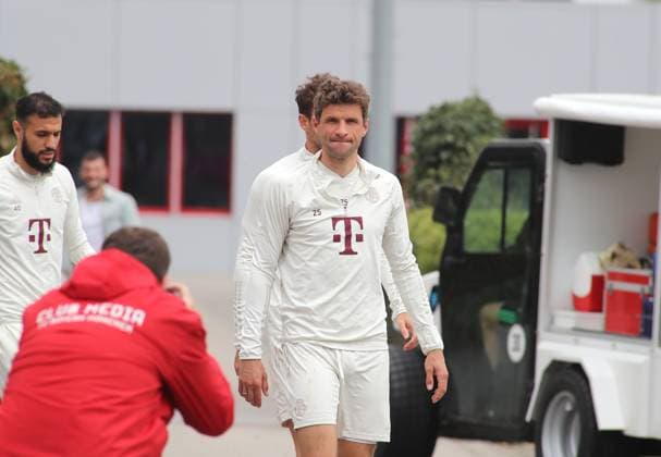 München, Deutschland 07. Mai 2024: Fussball, Herren, Saison 2023 2024, FC Bayern München, Säbener Strasse, Trainingsgelände, Abschlusstraining, Champions League Thomas Müller, Mueller (FC Bayern München) Kopf, Oberkörper auf dem Weg zum Trainingsplatz