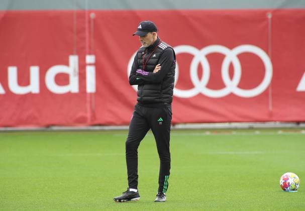 München, Deutschland 07. Mai 2024: Fussball, Herren, Saison 2023 2024, FC Bayern München, Säbener Strasse, Trainingsgelände, Abschlusstraining, Champions League Thomas Tuchel, Trainer (FC Bayern München) geht über den Trainingsplatz, nachdenklich, nachdenken, überlegen