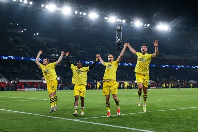 07.05.2024, Fussball, Saison 2023 2024, UEFA Champions League, Halbfinale, Paris Saint-Germain - Borussia Dortmund, v. l. Marcel Sabitzer (Borussia Dortmund), Youssoufa Moukoko (Borussia Dortmund), Nico Schlotterbeck (Borussia Dortmund), Niclas Füllkrug (Borussia Dortmund) feiern den Einzug ins Finale, Paris Parc de Princes Paris Frankreich xRHR-FOTO DEx Copyright: DennisxEwert RHR-FOTOx RHR-FOTO DE
