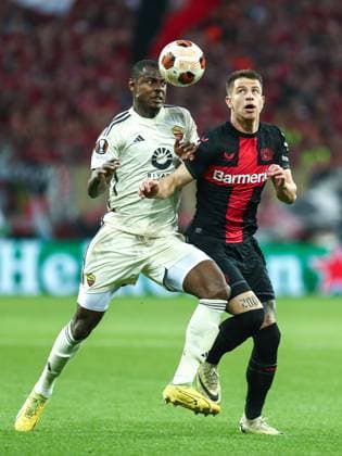 Adam Hlozek (Bayer 04 Leverkusen, 23) im Zweikampf gegen Evan Ndicka (AS Rom, 05), GER, Bayer 04 Leverkusen vs. AS Rom, UEFA Europa League 2023 24, Halbfinal-Rückspiel, 09.05.2024, GER, Bayer 04 Leverkusen vs. AS Rom, UEFA Europa League 2023 24, Halbfinal-Rückspiel, 09.05.2024, Foto: Eibner-Pressefoto Gabriel Boia Leverkusen Copyright: xGabrielxBoiax EP_EER