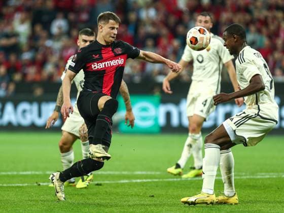 Amine Adli (Bayer 04 Leverkusen, 21) im Zweikampf gegen Evan Ndicka (AS Rom, 05), GER, Bayer 04 Leverkusen vs. AS Rom, UEFA Europa League 2023 24, Halbfinal-Rückspiel, 09.05.2024, GER, Bayer 04 Leverkusen vs. AS Rom, UEFA Europa League 2023 24, Halbfinal-Rückspiel, 09.05.2024, Foto: Eibner-Pressefoto Gabriel Boia Leverkusen Copyright: xGabrielxBoiax EP_EER