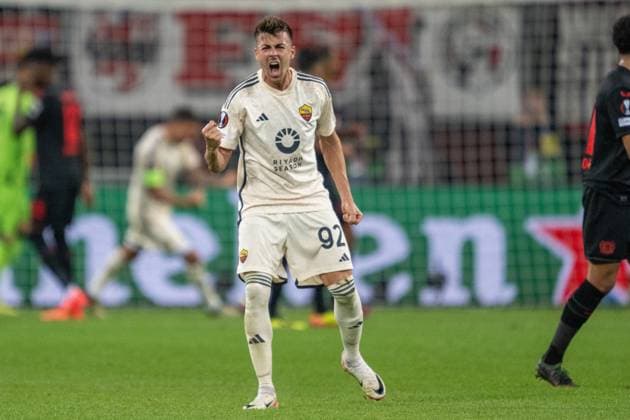 GER, EL, Bayer 04 Leverkusen vs AS Roma, Saison 2023 24, 09.05.2024, BayArena, Leverkusen, GER, EL, Bayer 04 Leverkusen vs AS Roma, Saison 2023 24, Im Bild: Stephan El Shaarawy (AS Roma, 92) Jubel nach dem Tor zum 0: 1 ;Torjubel Jubel; jubelt; jubeln; Einzelaktion, Ganzkörper Ganzkoerper; Freisteller, Einzelbild, Aktion, Action, Spielszene; Gestik, Mimik, Emotionen;