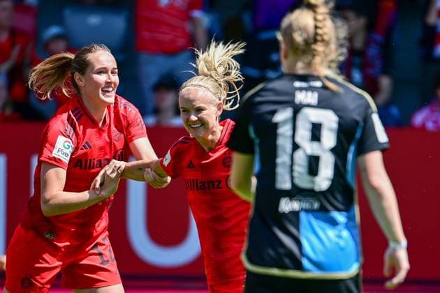 v.li.: Sydney Lohmann (FC Bayern München, FCB, 12) Pernille Harder (FC Bayern München, FCB, 21) mit Torjubel, Jubel, Torjubel, Torerfolg, celebrate the goal, goal, celebration, Jubel ueber das Tor zum 1:0 durch Pernille Harder (FC Bayern München, FCB, 21) , optimistisch, Action, Aktion, 12.05.2024, München (Deutschland), Fussball, Google Pixel Frauen-Bundesliga, FC Bayern München - 1. FC Nürnberg, DFB DFL REGULATIONS PROHIBIT ANY USE OF PHOTOGRAPHS AS IMAGE SEQUENCES AND OR QUASI-VIDEO.