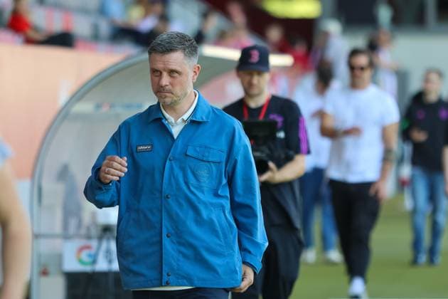 Alexander Straus (FC Bayern Muenchen, Trainer), FC Bayern Muenchen vs. 1. FC Nuernberg, Fussball, Google Pixel Frauen-Bundesliga, 21. Spieltag, Saison 2023 24, 12.05.2024, DFB REGULATIONS PROHIBIT ANY USE OF PHOTOGRAPHS AS IMAGE SEQUENCES, FC Bayern Muenchen vs. 1. FC Nuernberg, Fussball, Google Pixel Frauen-Bundesliga, 21. Spieltag, Saison 2023 24, 12.05.2024 Muenchen Copyright: xEibner-Pressefoto JennixMaulx EP_JML