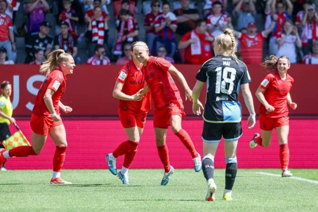 Torjubel zum Tor zum 1:0 durch Pernille Harder (FC Bayern Muenchen, 21), FC Bayern Muenchen vs. 1. FC Nuernberg, Fussball, Google Pixel Frauen-Bundesliga, 21. Spieltag, Saison 2023 24, 12.05.2024, DFB REGULATIONS PROHIBIT ANY USE OF PHOTOGRAPHS AS IMAGE SEQUENCES, FC Bayern Muenchen vs. 1. FC Nuernberg, Fussball, Google Pixel Frauen-Bundesliga, 21. Spieltag, Saison 2023 24, 12.05.2024 Muenchen Copyright: xEibner-Pressefoto JennixMaulx EP_JML