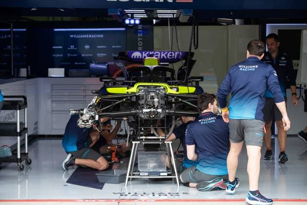 Williams Racing FW46, mechanical detail garage, box,mechanic, mecanicien, mechanics during the Formula 1 MSC Cruises Gran Premio del Made in Italy e Dell™Emilia-Romagne 2024, 7th round of the 2024 Formula One World Championship, WM, Weltmeisterschaft from May 17 to 19, 2024 on the Autodromo Enzo e Dino Ferrari, in Imola, Italy - F1 - EMILIA-ROMAGNA GRAND PRIX 2024 DPPI Panoramic 240516_R07_EMR_DP__F_16638