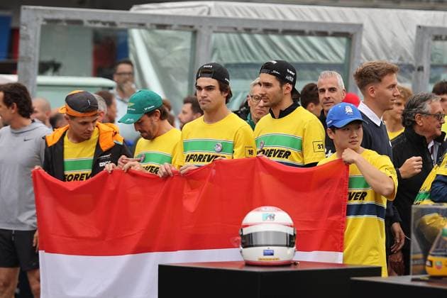 16.05.2024, Autodromo Enzo e Dino Ferrari, Imola, Formel 1 Grand Prix Emilia Romagna 2024 ,im Bild Sebastian Vettel rennt mit allen Fahrern der Formel 1, Formel 2 und Formel 3 über die Strecke, zum Gedenken an die tödlich verunglückten Ayrton Senna und Roland Ratzenberger. Lando Norris (GBR), McLaren F1 Team, Fernando Alonso (ESP), Aston Martin Aramco Cognizant Formula One Team, Lance Stroll (CAN), Aston Martin Aramco Cognizant Formula One Team, Esteban Ocon (FRA), Alpine F1 Team, Yuki Tsunoda (JPN), Visa Cash App RB Formula One Team Defodi-506_20240516_hbr_2562