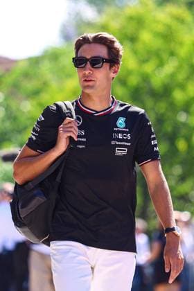 George Russell of Great Britain and Mercedes gestikuliert, Gestik, Practice, F1 Emilia-Romagna Grand Prix 2024, Autodromo Enzo e Dino Ferrari am 17. May 2024 in Imola, Italy. (Foto von Diogo Cardoso DeFodi Images) George Russell of Great Britain and Mercedes gestures walking in the paddock, Practice, F1 Emilia-Romagna Grand Prix 2024, Autodromo Enzo e Dino Ferrari on May 17, 2024 in Imola, Italy. (Photo by Diogo Cardoso DeFodi Images) Defodi-645_f1imo20240517_0010