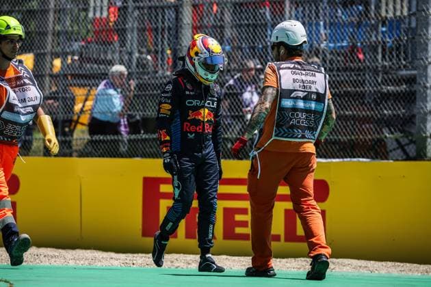 PEREZ Sergio (mex), Red Bull Racing RB20, portrait crash, accident, during the Formula 1 MSC Cruises Gran Premio del Made in Italy e Dell™Emilia-Romagne 2024, 7th round of the 2024 Formula One World Championship, WM, Weltmeisterschaft from May 17 to 19, 2024 on the Autodromo Enzo e Dino Ferrari, in Imola, Italy - F1 - EMILIA-ROMAGNA GRAND PRIX 2024 DPPI Panoramic 240518_R07_EMR_DP_XB3_0635