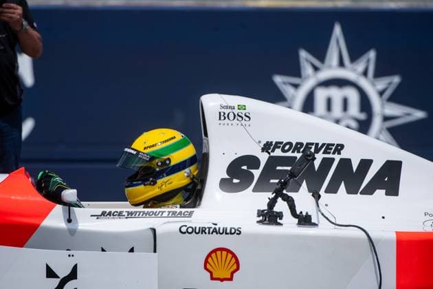 Sebastian Vettel (Deutschland, Rennfahrer) faehrt Demorunden im McLaren MP 4 8 von 1993 zum Gedenken an den 1994 verstorbenen Ayrton Senna (Brasilien), ITA, Formel 1 Weltmeisterschaft, Grand Prix Emilia-Romagna Imola, Autodromo Enzo e Dino Ferrari, Rennen, 19.05.2024 ITA, Formel 1 Weltmeisterschaft, Grand Prix Emilia-Romagna Imola, Autodromo Enzo e Dino Ferrari, Rennen, 19.05.2024 Imola Copyright: xEibner-Pressefoto Memmlerx EP_MMR
