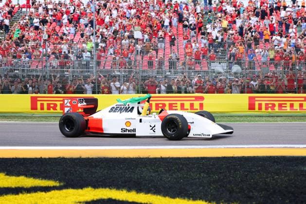 Sebastian Vettel in Ayrton Sennas MP 4 8, ITA, Formel 1 Weltmeisterschaft, Grand Prix Emilia-Romagna Imola, Autodromo Enzo e Dino Ferrari, Media Day, 19.05.2024 ITA, Formel 1 Weltmeisterschaft, Grand Prix Emilia-Romagna Imola, Autodromo Enzo e Dino Ferrari, Media Day, 19.05.2024 Imola Copyright: xEibner-Pressefoto AnnikaxGrafx EP_AGF