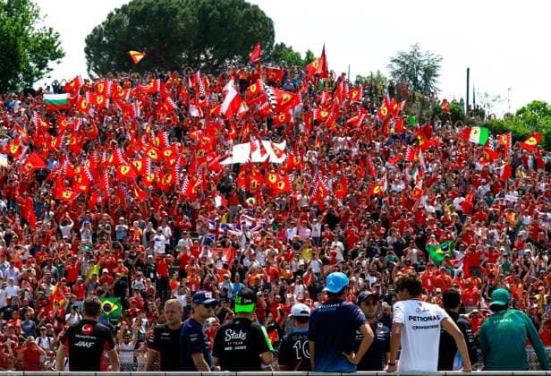 20 Kevin Magnussen (DNK, MoneyGram Haas F1), 2 Logan Sargeant (USA, Williams Racing), 24 Guanyu Zhou (CHN, Stake F1 Team Kick Sauber), 23 Alexander Albon (THA, Williams Racing), 11 Sergio Perez (MEX, Oracle Red Bull Racing), 63 George Russell (GBR, Mercedes-AMG Petronas F1 Team), F1 Grand Prix of Emilia-Romagna at Autodromo Internazionale Enzo e Dino Ferrari on May 19, 2024 in Imola, Italy. (Photo by HOCH ZWEI) Imola Italy