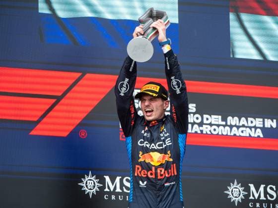 Max Verstappen (Oracle Red Bull Racing, 01) jubelt auf dem Podium bei der Siegerehrung ueber den Sieg, ITA, Formel 1 Weltmeisterschaft, Grand Prix Emilia-Romagna Imola, Autodromo Enzo e Dino Ferrari, Rennen, 19.05.2024 ITA, Formel 1 Weltmeisterschaft, Grand Prix Emilia-Romagna Imola, Autodromo Enzo e Dino Ferrari, Rennen, 19.05.2024 Imola Copyright: xEibner-Pressefoto Memmlerx EP_MMR