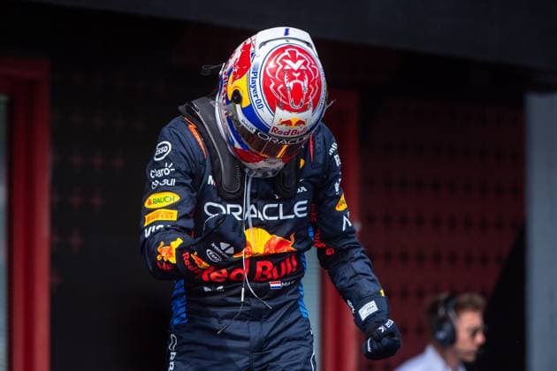 Max Verstappen (Oracle Red Bull Racing, 01) jubelt im Parc Ferme ueber den Sieg und steigt aus dem Auto aus, ITA, Formel 1 Weltmeisterschaft, Grand Prix Emilia-Romagna Imola, Autodromo Enzo e Dino Ferrari, Rennen, 19.05.2024 ITA, Formel 1 Weltmeisterschaft, Grand Prix Emilia-Romagna Imola, Autodromo Enzo e Dino Ferrari, Rennen, 19.05.2024 Imola Copyright: xEibner-Pressefoto Memmlerx EP_MMR